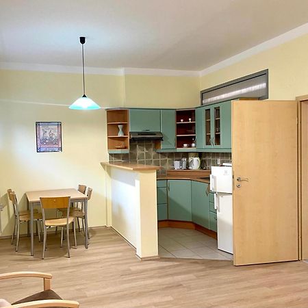 Apartmany Ados ฮาร์ราคอฟ ภายนอก รูปภาพ