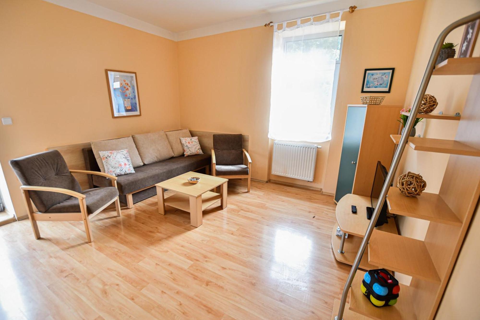 Apartmany Ados ฮาร์ราคอฟ ภายนอก รูปภาพ