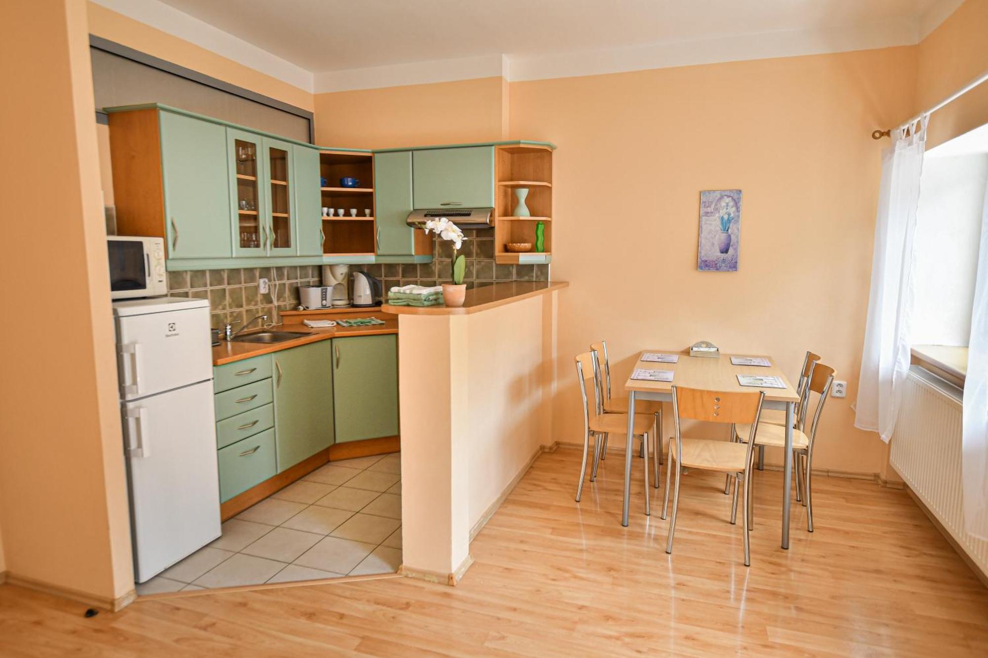 Apartmany Ados ฮาร์ราคอฟ ภายนอก รูปภาพ