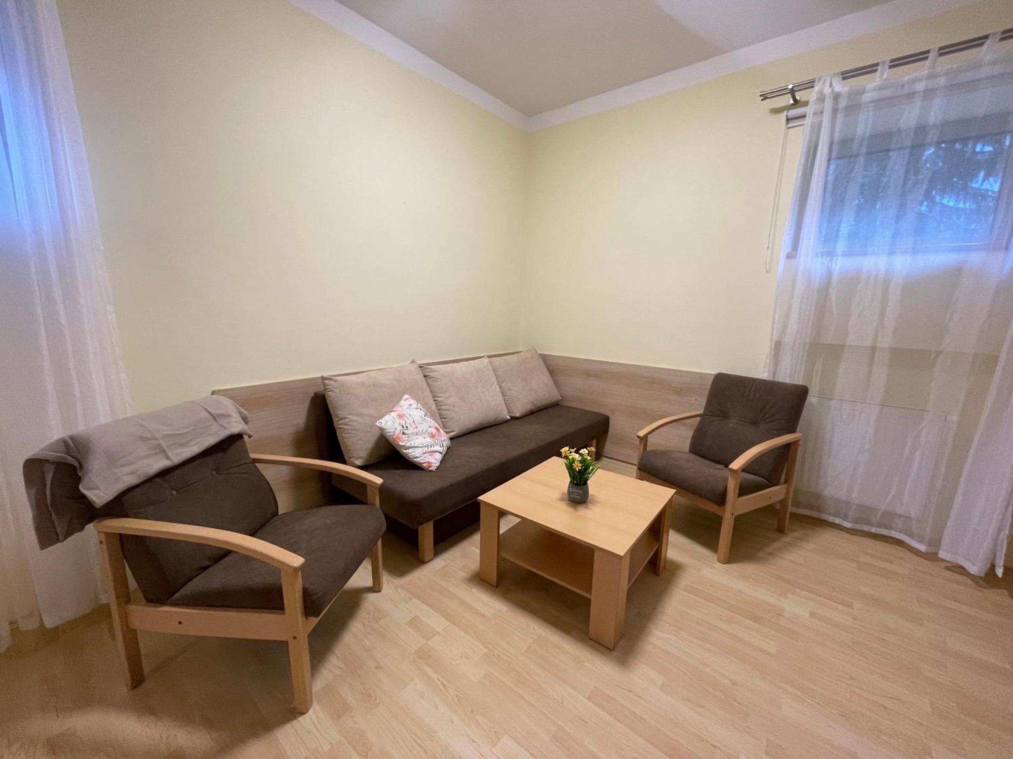 Apartmany Ados ฮาร์ราคอฟ ภายนอก รูปภาพ